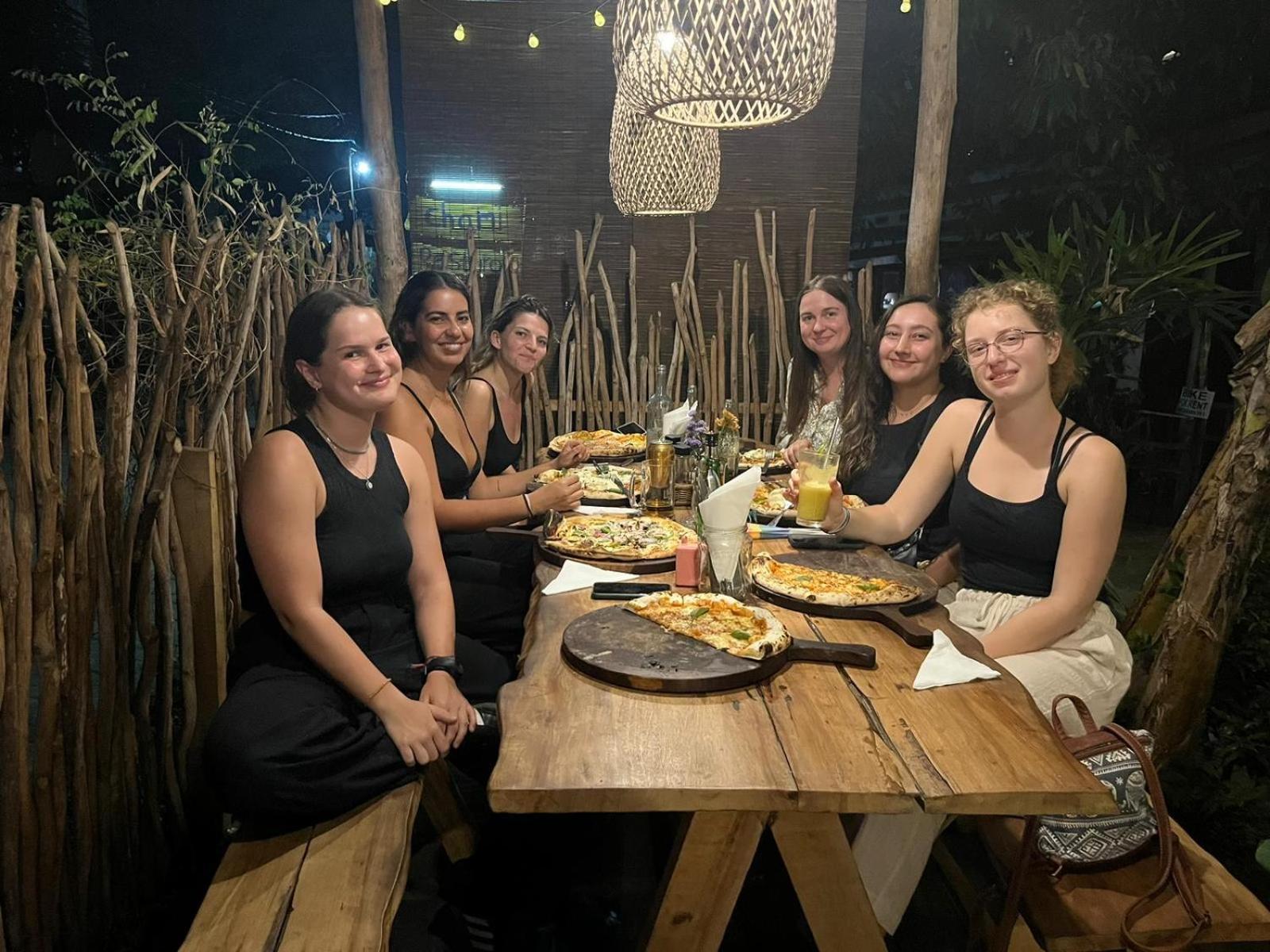 Cycling Backpacker Hostel & Cafe Унаватуна Экстерьер фото