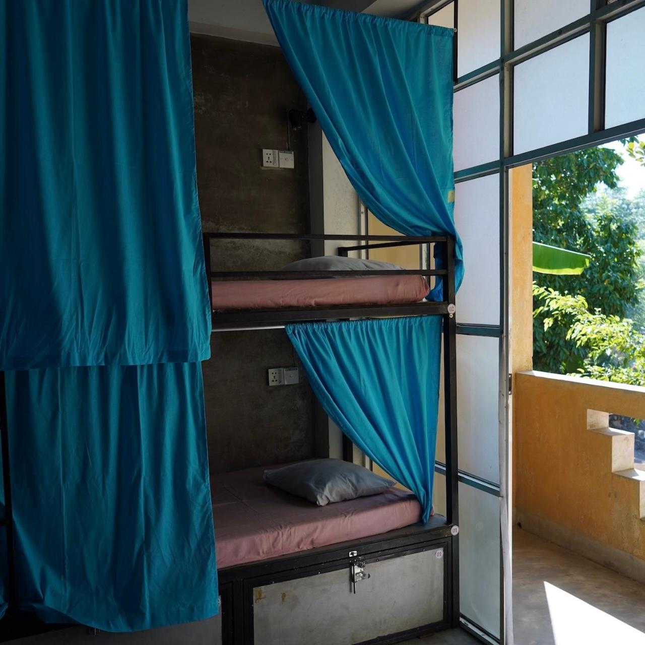 Cycling Backpacker Hostel & Cafe Унаватуна Экстерьер фото