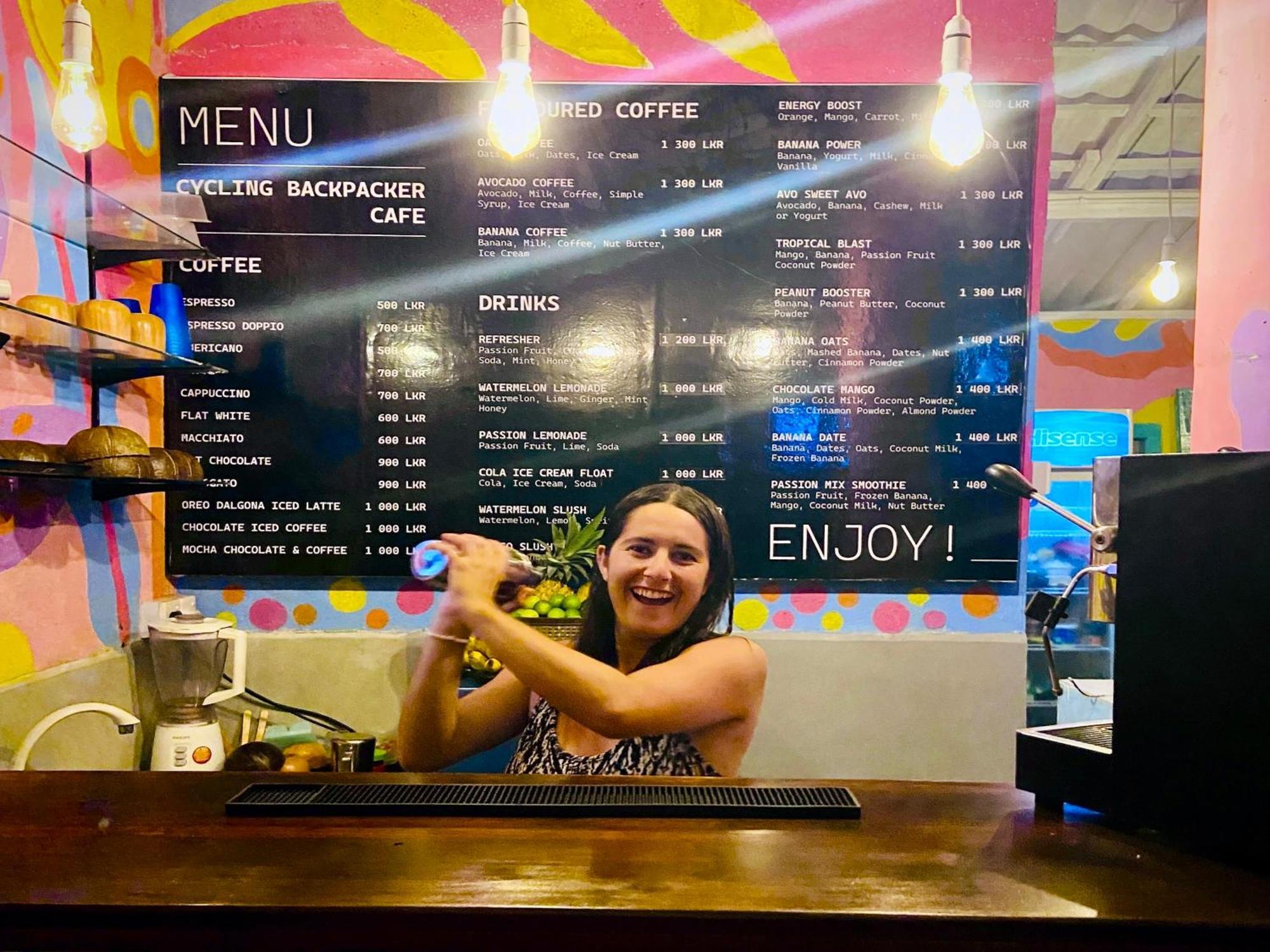 Cycling Backpacker Hostel & Cafe Унаватуна Экстерьер фото
