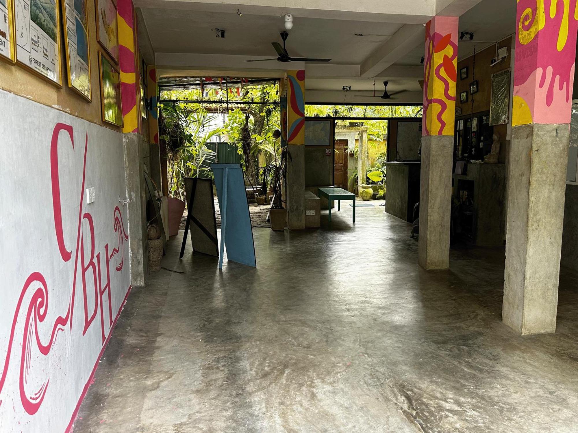 Cycling Backpacker Hostel & Cafe Унаватуна Экстерьер фото