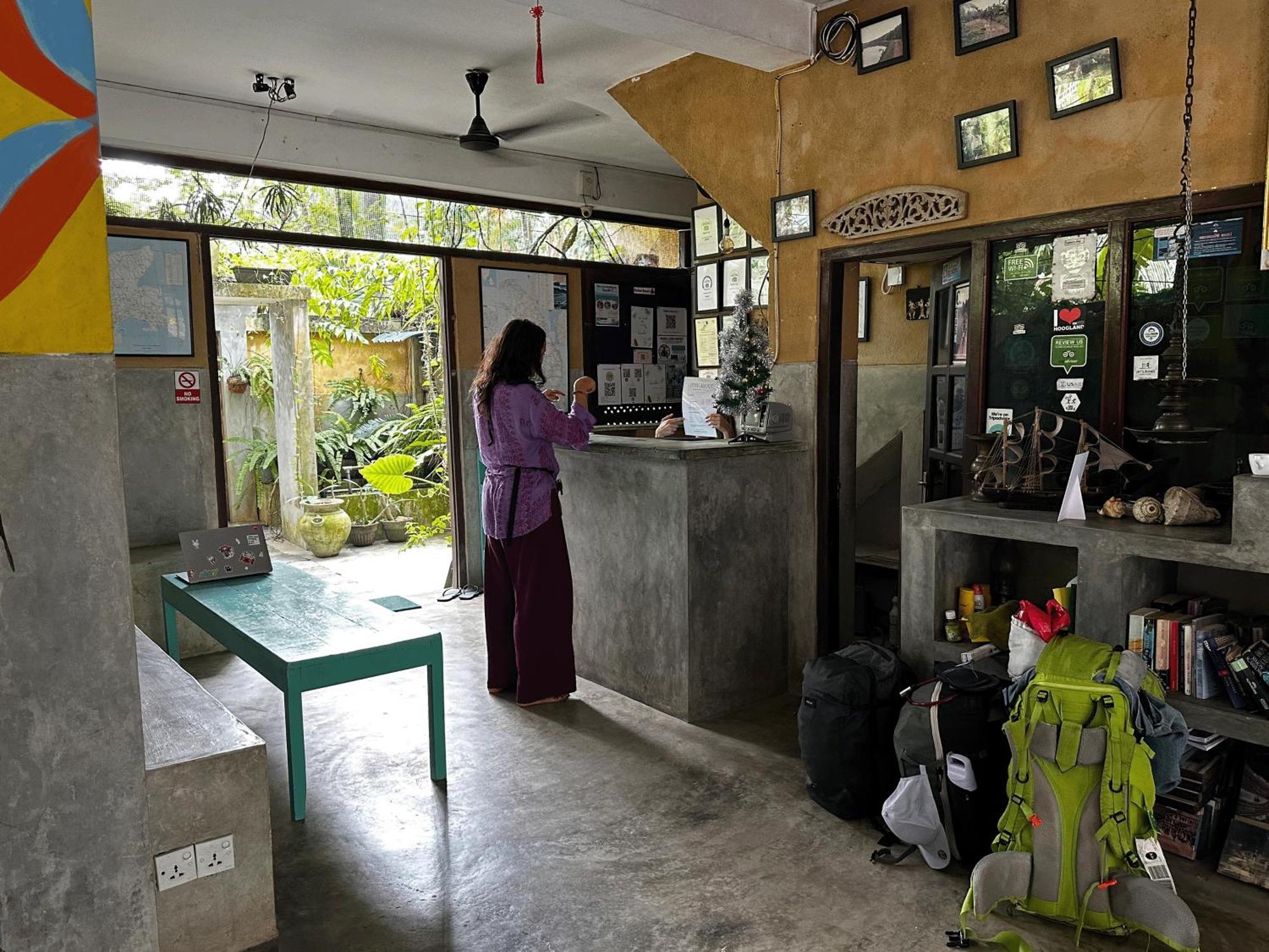 Cycling Backpacker Hostel & Cafe Унаватуна Экстерьер фото